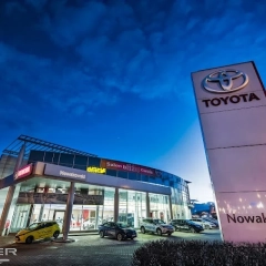 Wynajem długoterminowy samochodów TOYOTA COROLLA CROSS HYBRID  I Wrocław Dealer Toyota Nowakowski Bielany