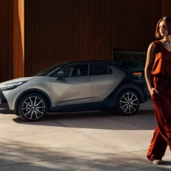 Wynajem długoterminowy samochodów TOYOTA C-HR HYBRID  I Wrocław Dealer Toyota Nowakowski Bielany